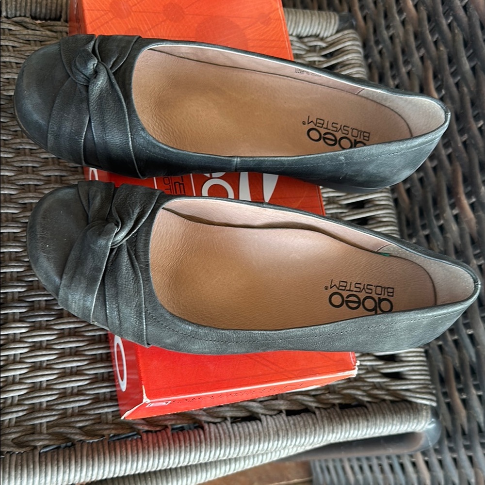 Abeo Women's Black Suede Flats 7.5 Met